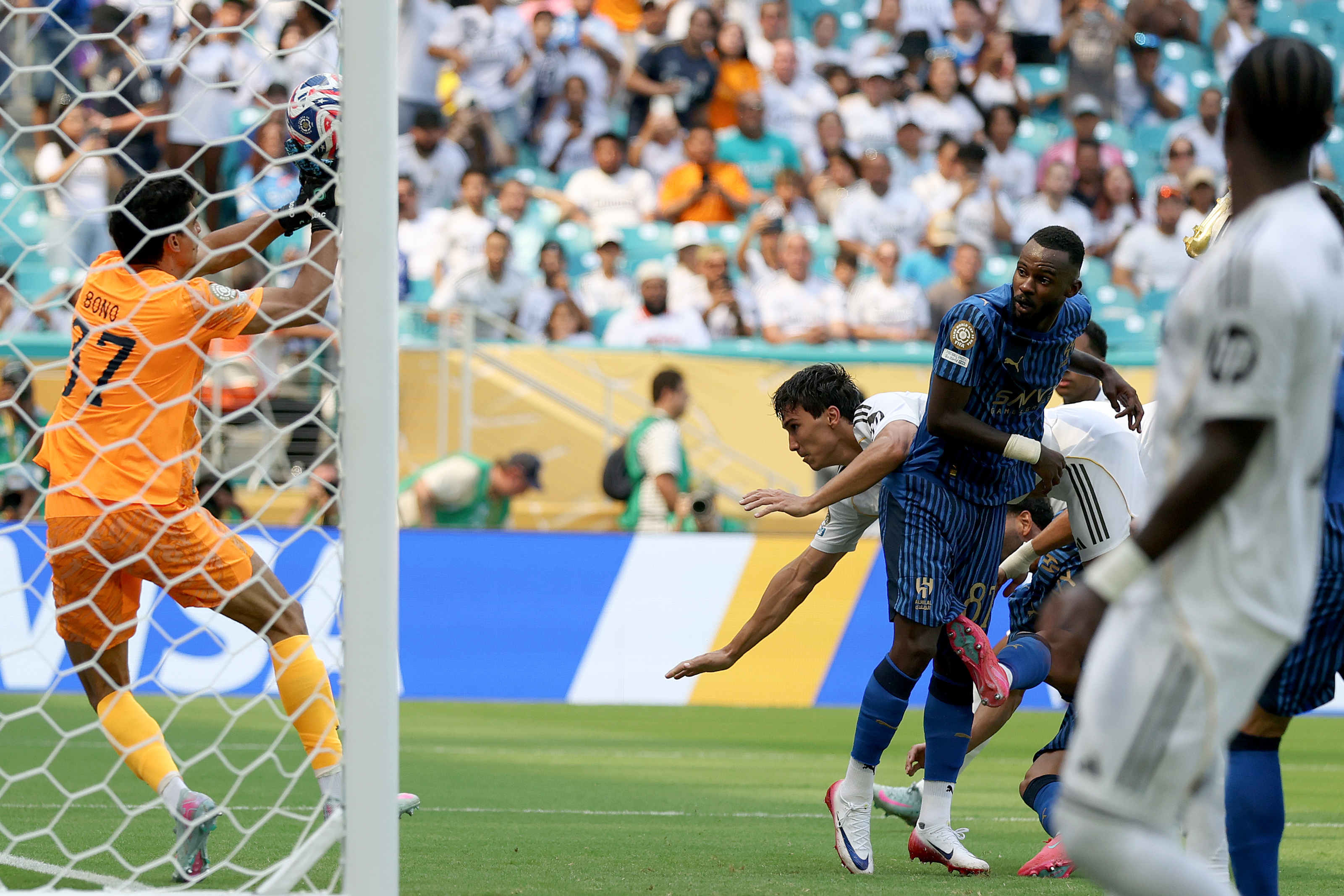 虎扑网址-皇(huáng)家馬(mǎ)德裡(lǐ)队(皇(huáng)家馬(mǎ)德裡(lǐ)队长)