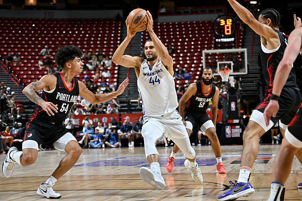 虎扑首页-NBA双向合同球(qiú)员新聞(wén)(nba双向合同一般能拿多少钱)